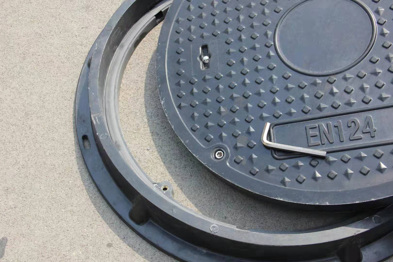  復合井蓋相比較鑄鐵井蓋有哪些優(yōu)勢